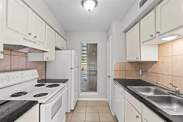 $1,050 | 2202 16th Avenue North, Unit 4, Texas City, TX 77590