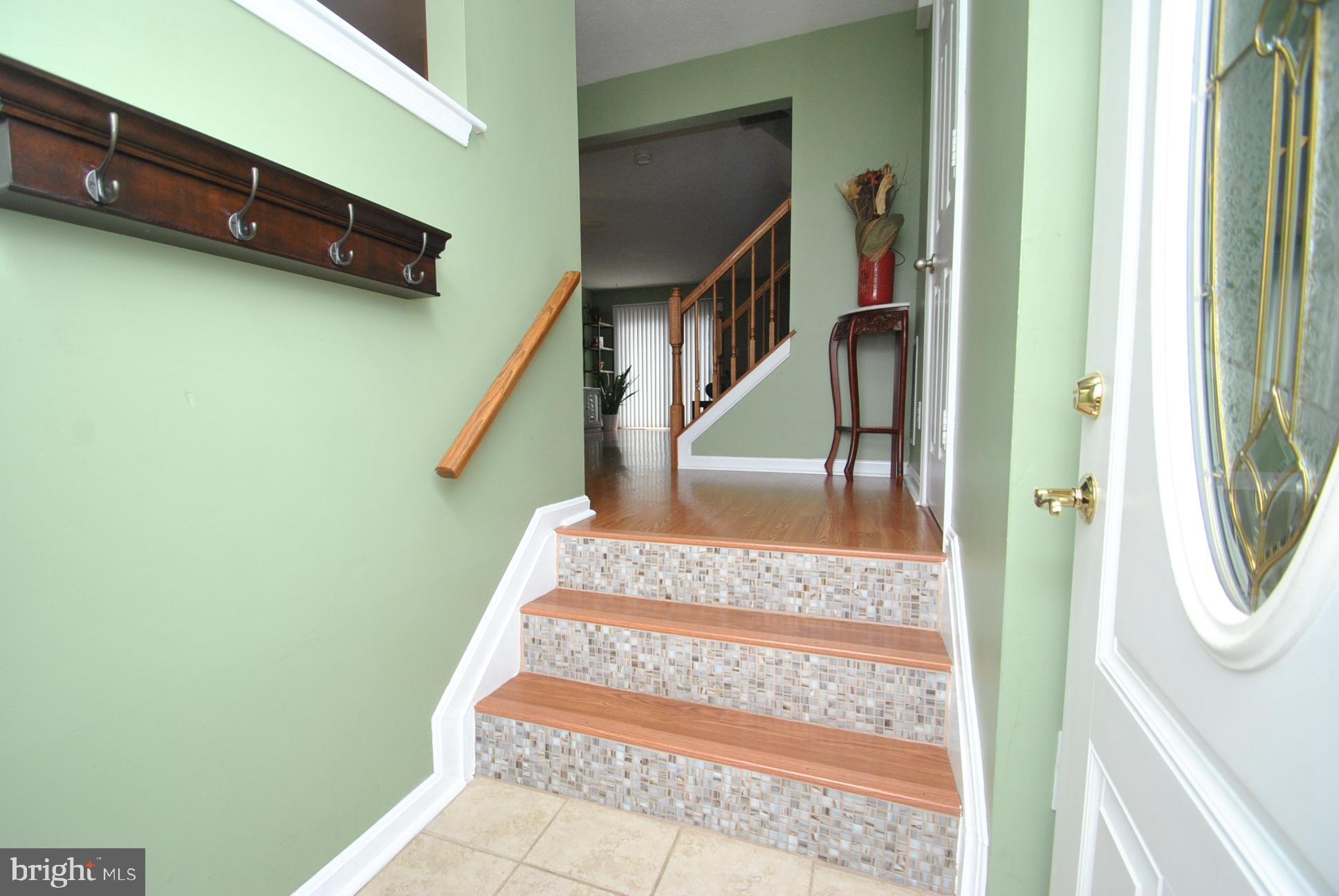 52 Powder View Court Baltimore, MD 21236 - Photo 3 of 19 GORGEOUS UPDATED FOYER AREA