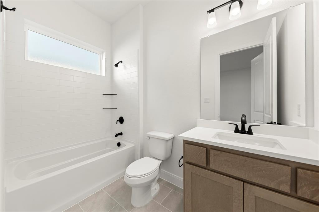 605 Bunchberry Street Justin, TX 76247 - Photo 7 of 28 06. 605 Bunchberry - 2ND Bath
