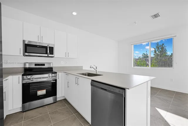 $2,600 | 1400 Southeast 6th Road, Homestead, FL 33034