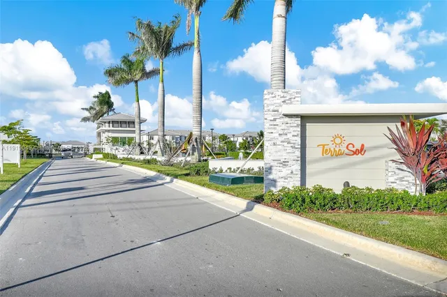 $2,600 | 1400 Southeast 6th Road, Homestead, FL 33034