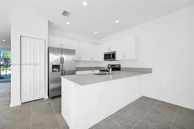 $2,600 | 1400 Southeast 6th Road, Homestead, FL 33034