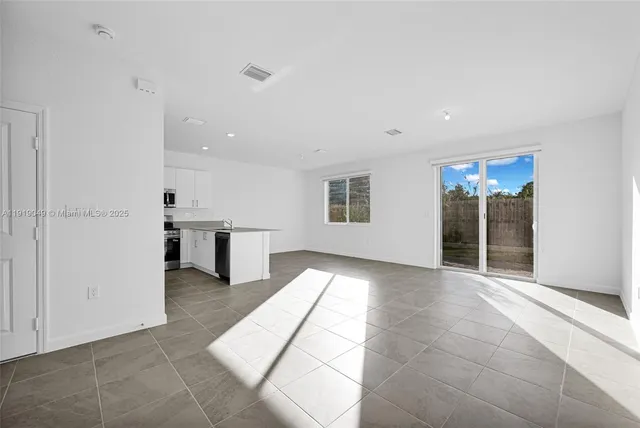 $2,600 | 1400 Southeast 6th Road, Homestead, FL 33034