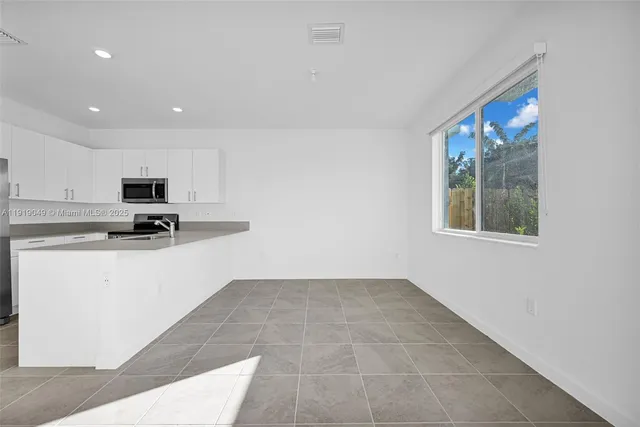 $2,600 | 1400 Southeast 6th Road, Homestead, FL 33034