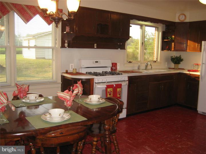 194 West Upper Ferry Road Trenton, NJ 08628 - Photo 4 of 12 Gallery Image 4