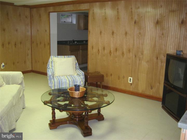 194 West Upper Ferry Road Trenton, NJ 08628 - Photo 9 of 12 Gallery Image 9
