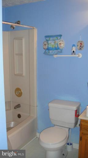 38 Harmony Hall Road Gaithersburg, MD 20877 - Photo 5 of 16 Bath