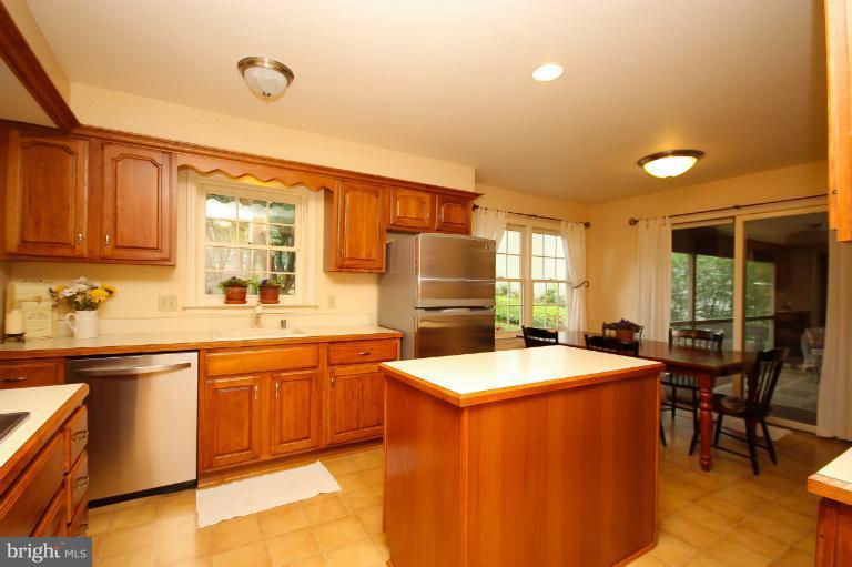 9400 Reach Road Potomac, MD 20854 - Photo 12 of 30 Kitchen