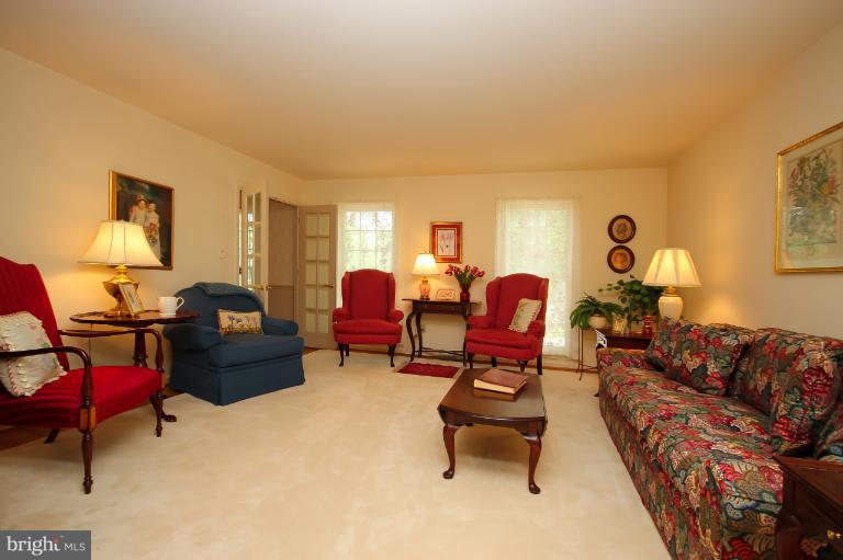 9400 Reach Road Potomac, MD 20854 - Photo 16 of 30 Living Room