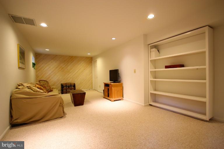 9400 Reach Road Potomac, MD 20854 - Photo 3 of 30 Basement