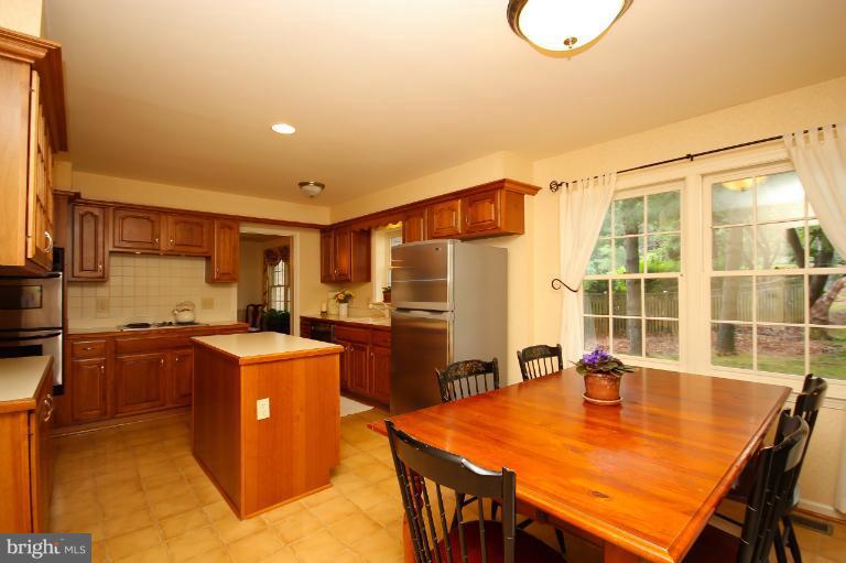 9400 Reach Road Potomac, MD 20854 - Photo 26 of 30 Kitchen
