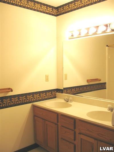 513 Howertown Road Northampton, PA 18067 - Photo 5 of 7 Gallery Image 5