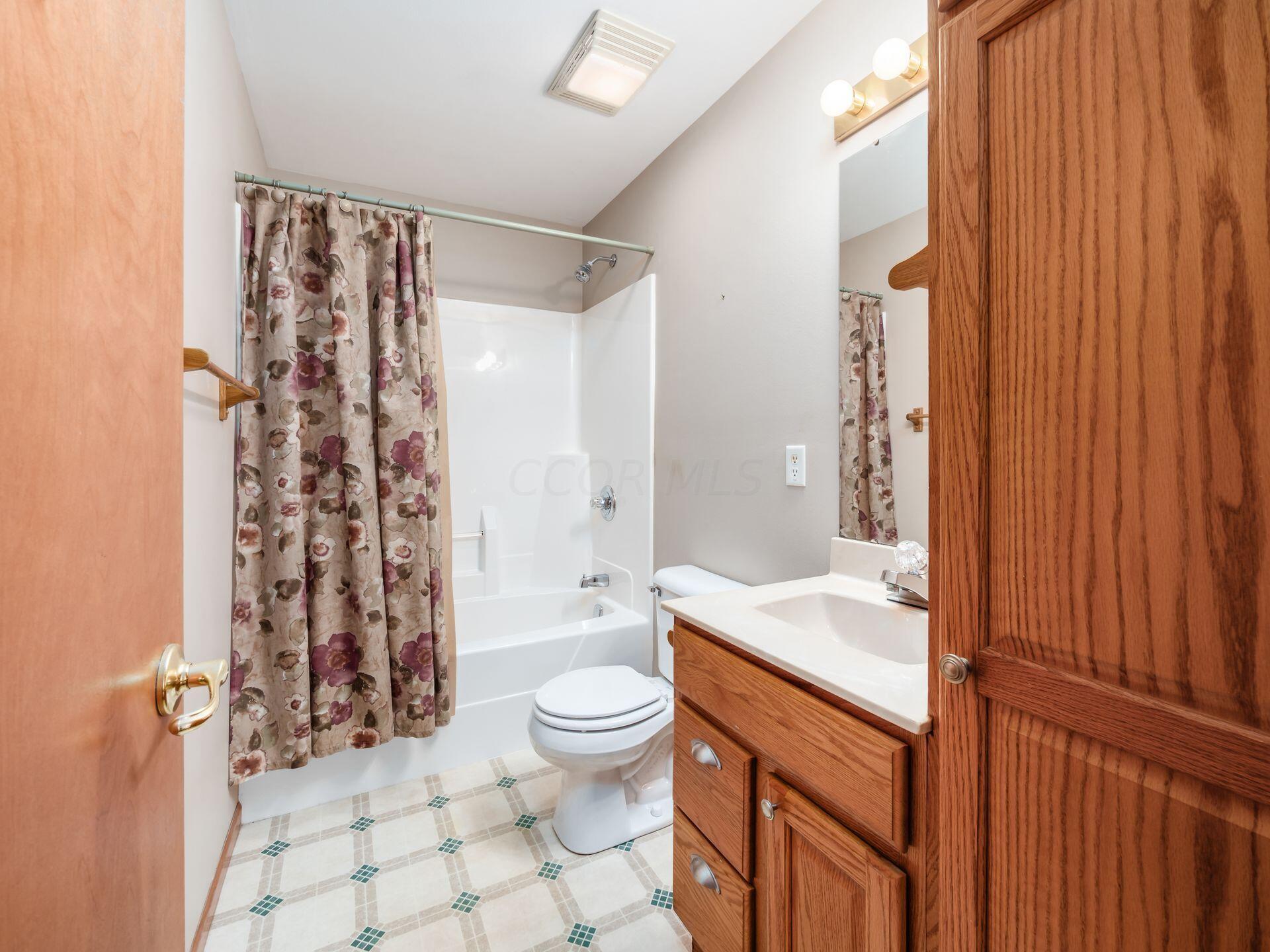 3924 Clark-Shaw Road Powell, OH 43065 - Photo 29 of 47 Full Bathroom