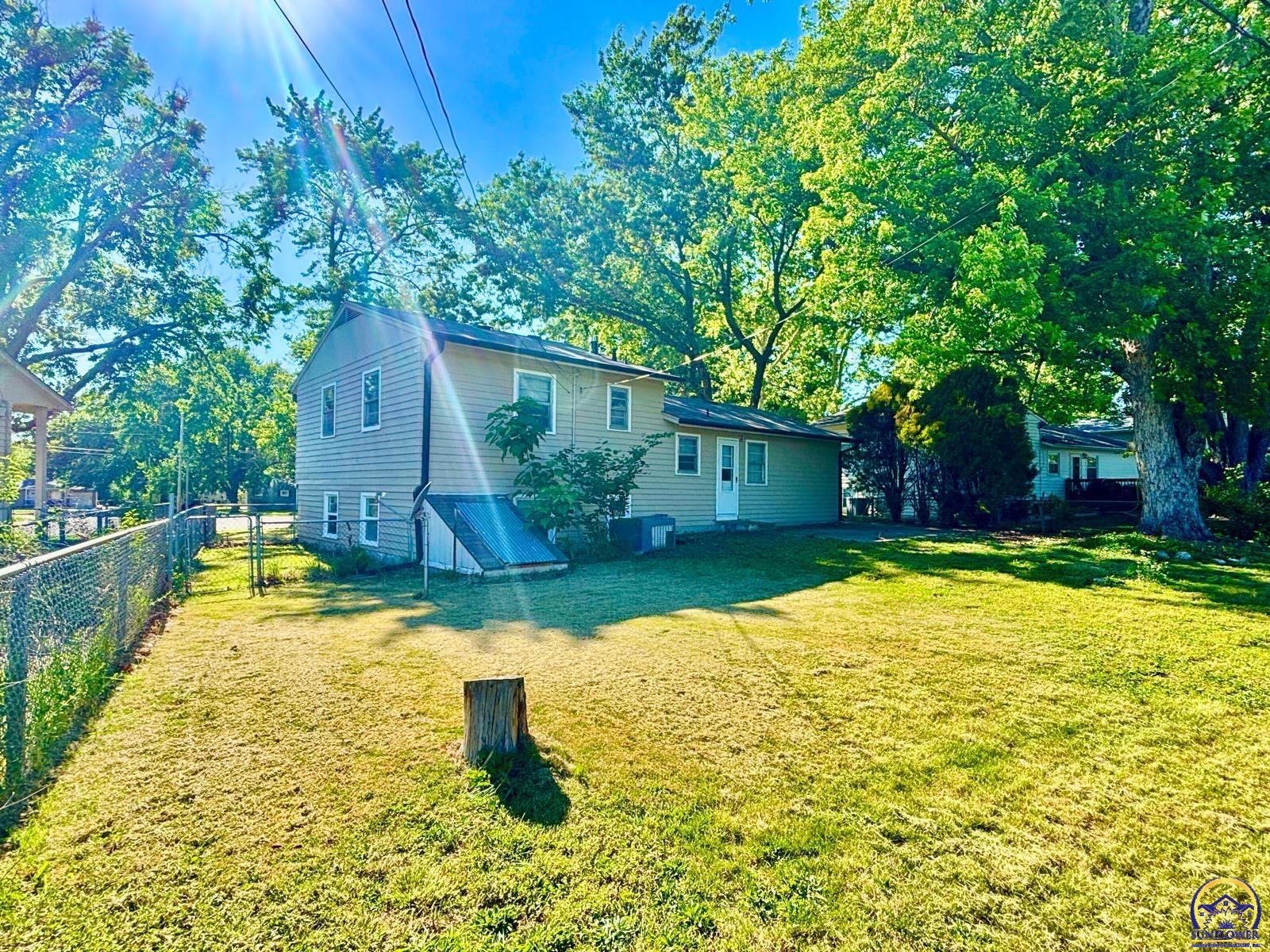 2562 Southwest Kent Street Topeka, KS 66614 - Photo 18 of 18