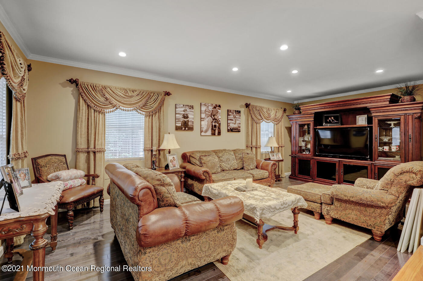 120 Johnathan Road Manchester Township, NJ 08759 - Photo 4 of 51 11 - Living Room
