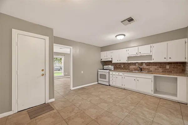 $1,600 | 1310 Belshire Road, Pasadena, TX 77502