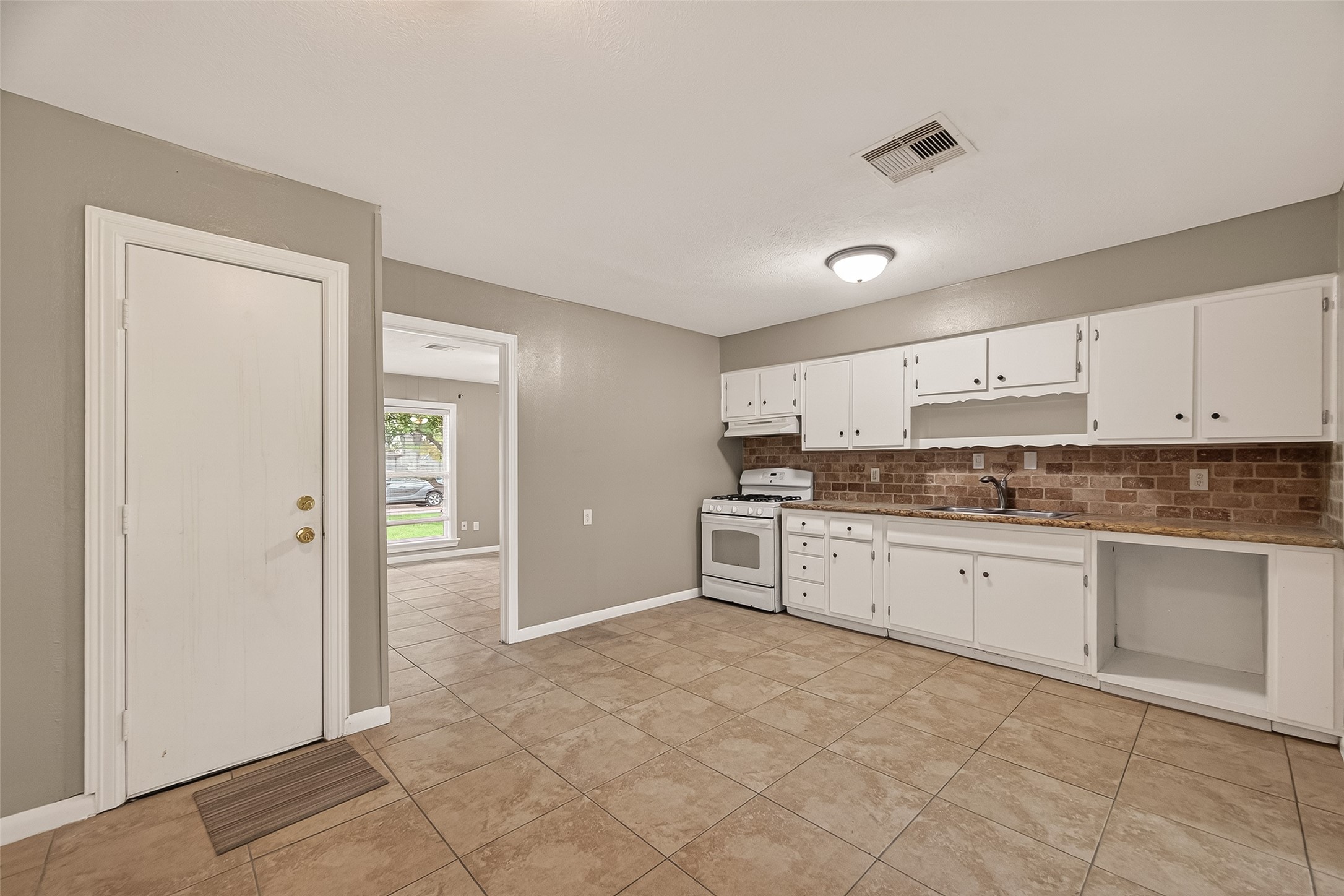 1310 Belshire Road Pasadena, TX 77502 - Photo 11 of 32