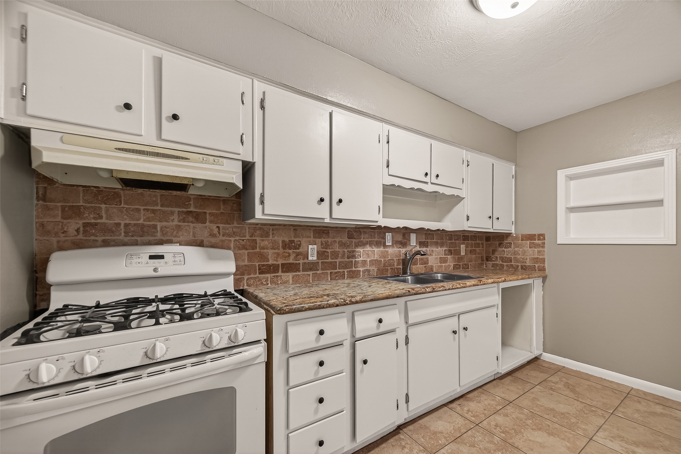 1310 Belshire Road Pasadena, TX 77502 - Photo 12 of 32