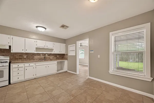 $1,600 | 1310 Belshire Road, Pasadena, TX 77502