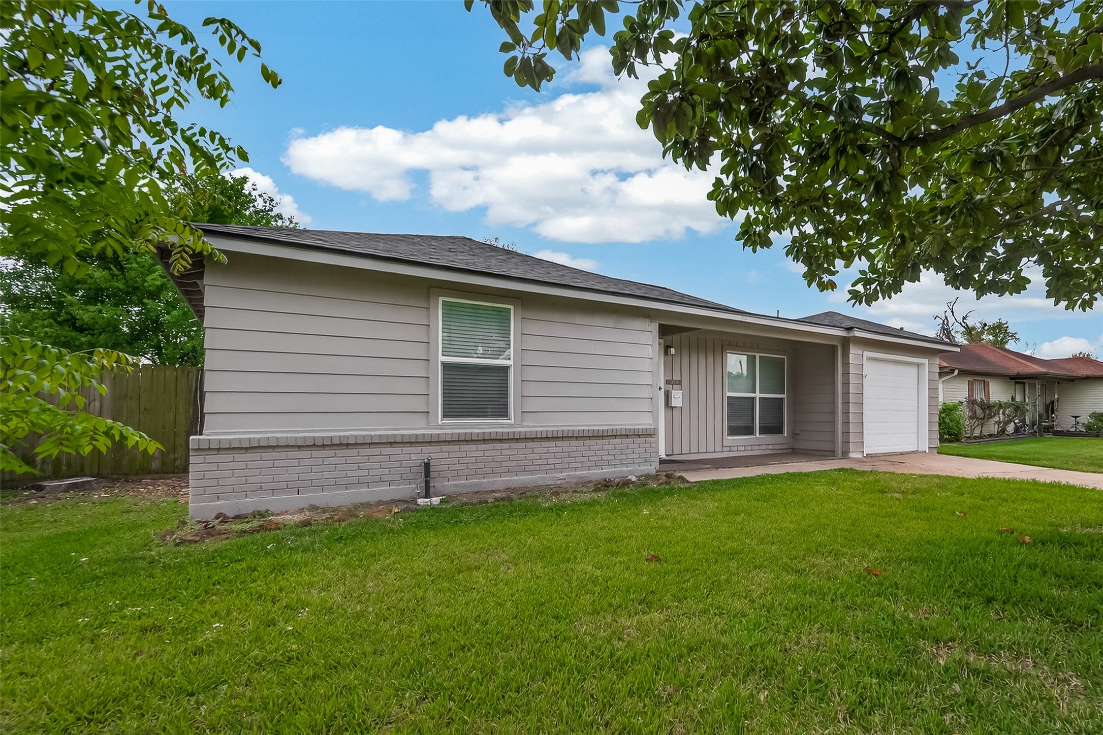 1310 Belshire Road Pasadena, TX 77502 - Photo 2 of 32