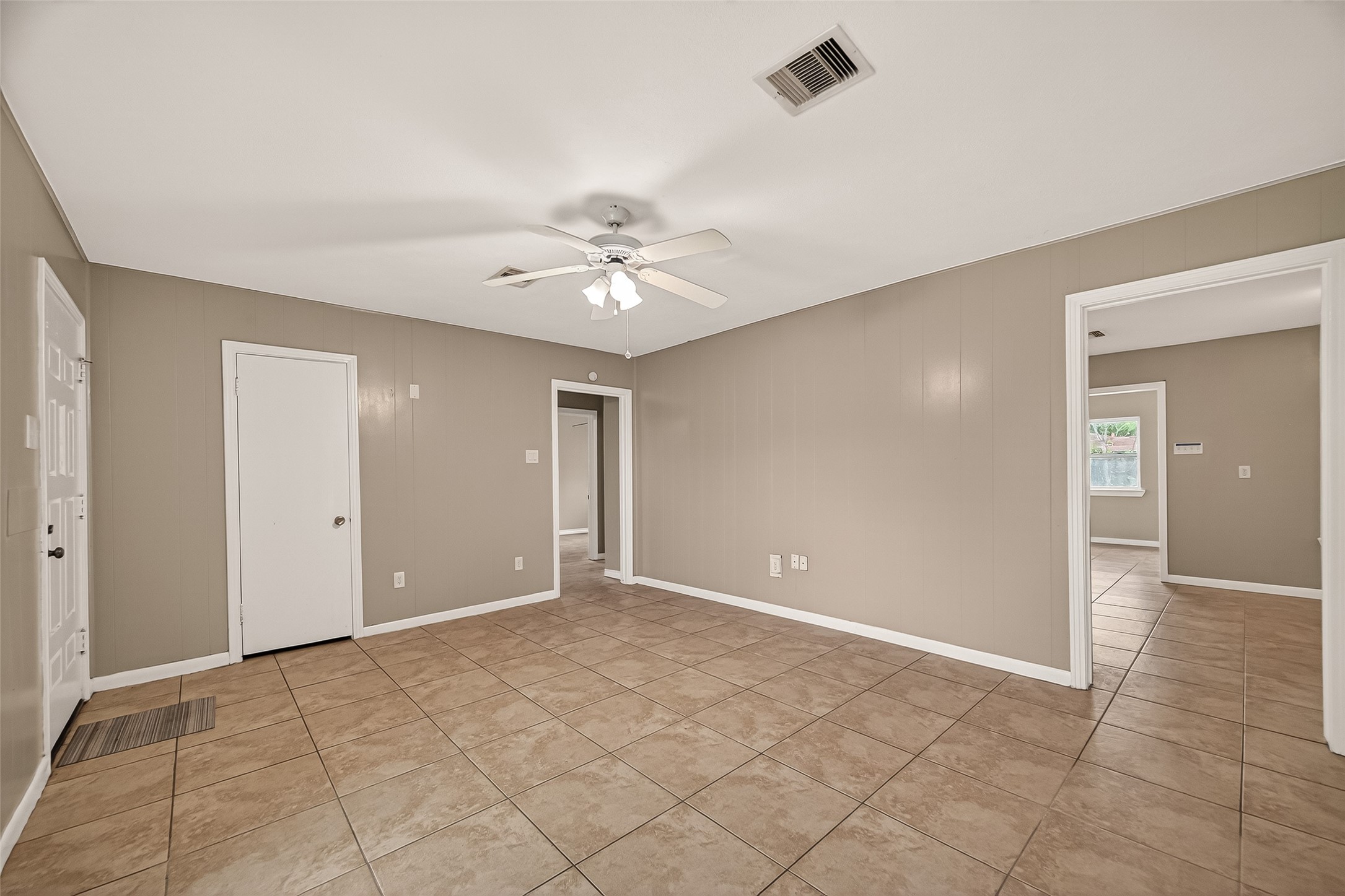 1310 Belshire Road Pasadena, TX 77502 - Photo 7 of 32