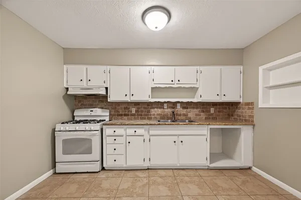 $1,600 | 1310 Belshire Road, Pasadena, TX 77502