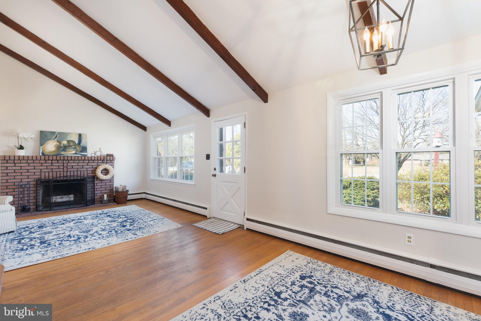 2 Benburb Road Phoenixville, PA 19460 - Photo 3 of 31 Vaulted ceiling great room, sunny windows