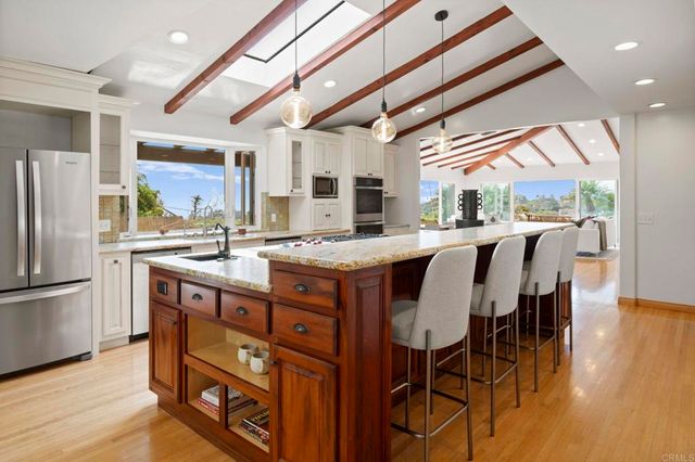 $3,900,000 | 6301 Castejon Drive, La Jolla, CA 92037