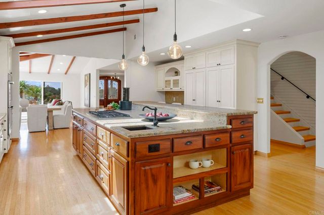 $3,900,000 | 6301 Castejon Drive, La Jolla, CA 92037