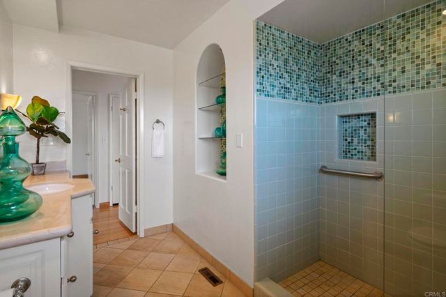 $3,900,000 | 6301 Castejon Drive, La Jolla, CA 92037