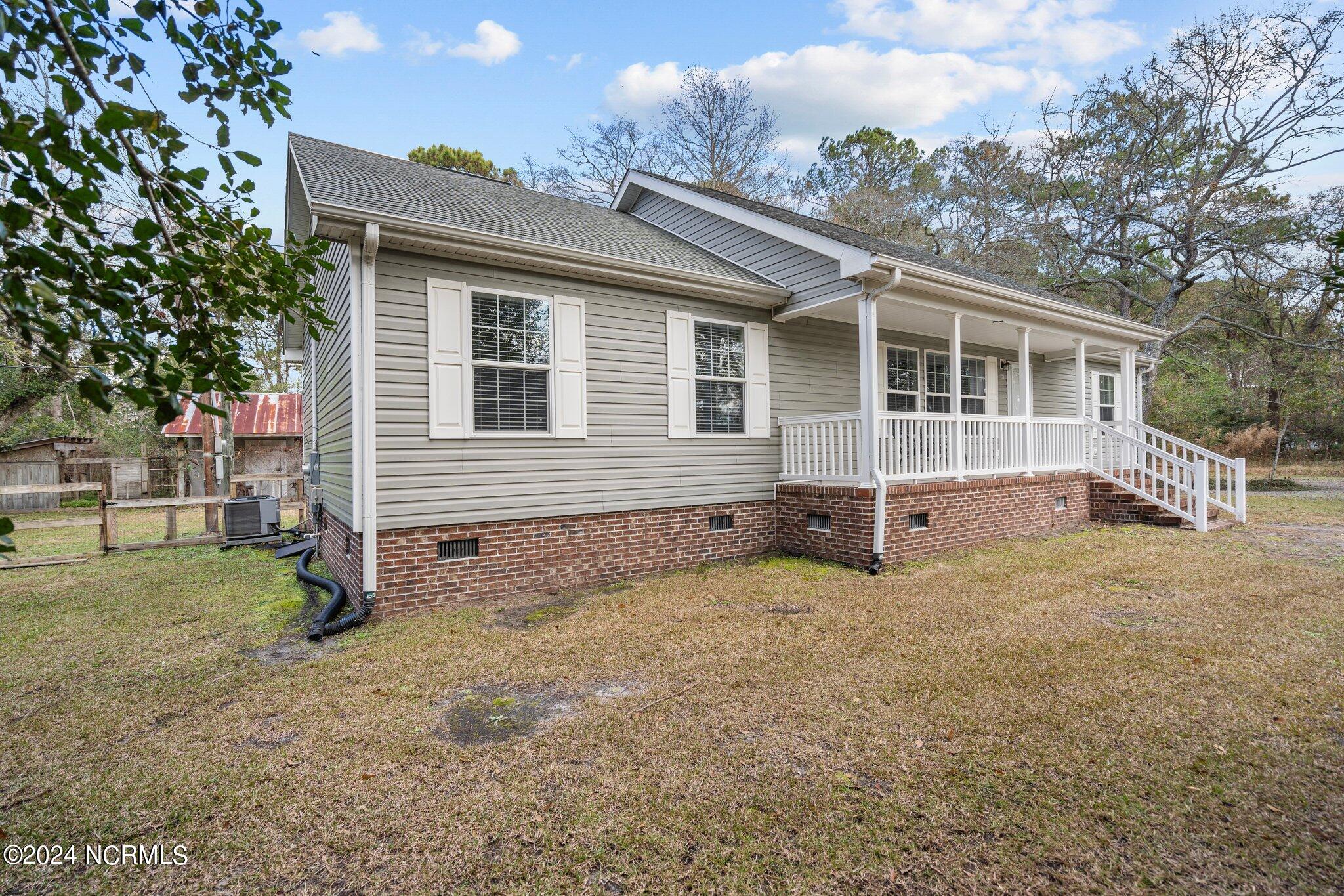 981 Sloop Point Loop Road Hampstead, NC 28443 - Photo 4 of 53 42-web-or-mls-DSC01176