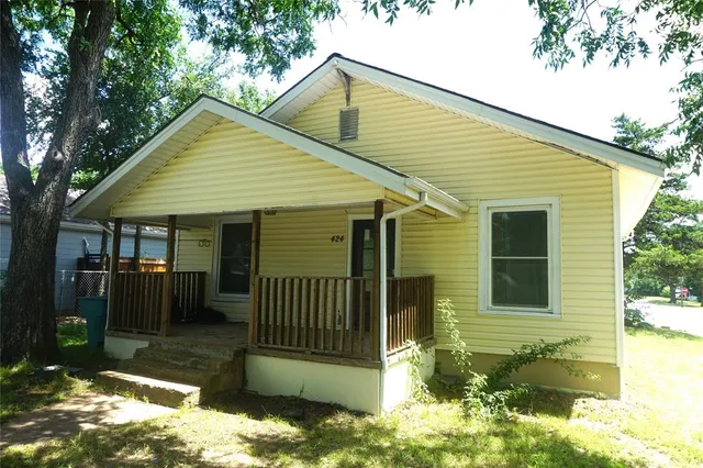 $1,300 | 424 West Tennessee Street, Sherman, TX 75090
