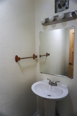 $1,300 | 424 West Tennessee Street, Sherman, TX 75090