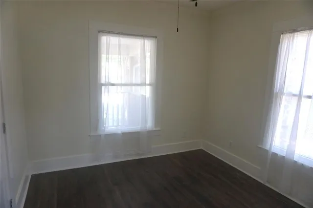 $1,300 | 424 West Tennessee Street, Sherman, TX 75090