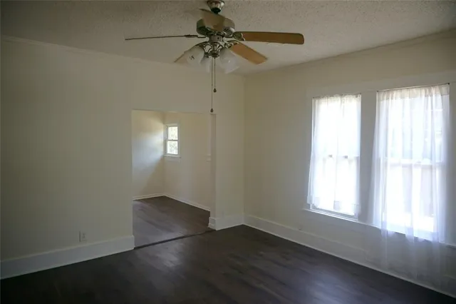 $1,300 | 424 West Tennessee Street, Sherman, TX 75090