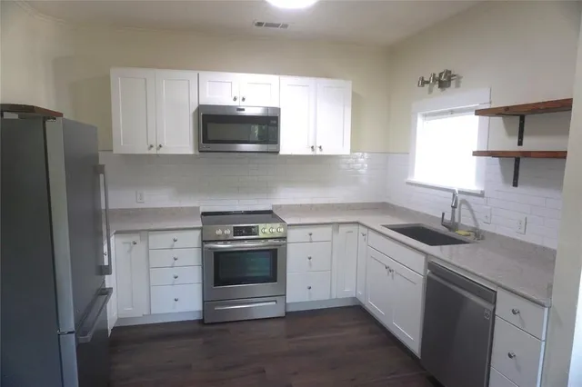 $1,300 | 424 West Tennessee Street, Sherman, TX 75090