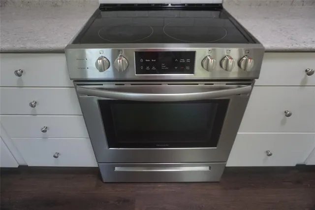 $1,300 | 424 West Tennessee Street, Sherman, TX 75090