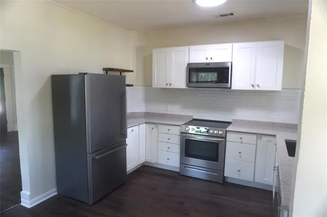 $1,300 | 424 West Tennessee Street, Sherman, TX 75090