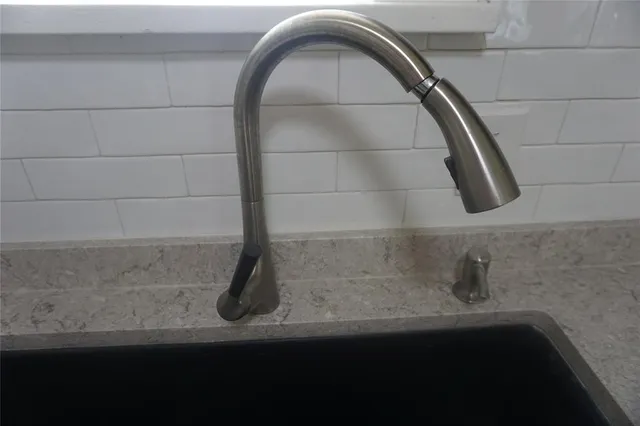 $1,300 | 424 West Tennessee Street, Sherman, TX 75090