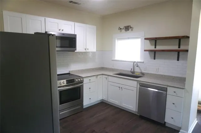 $1,300 | 424 West Tennessee Street, Sherman, TX 75090