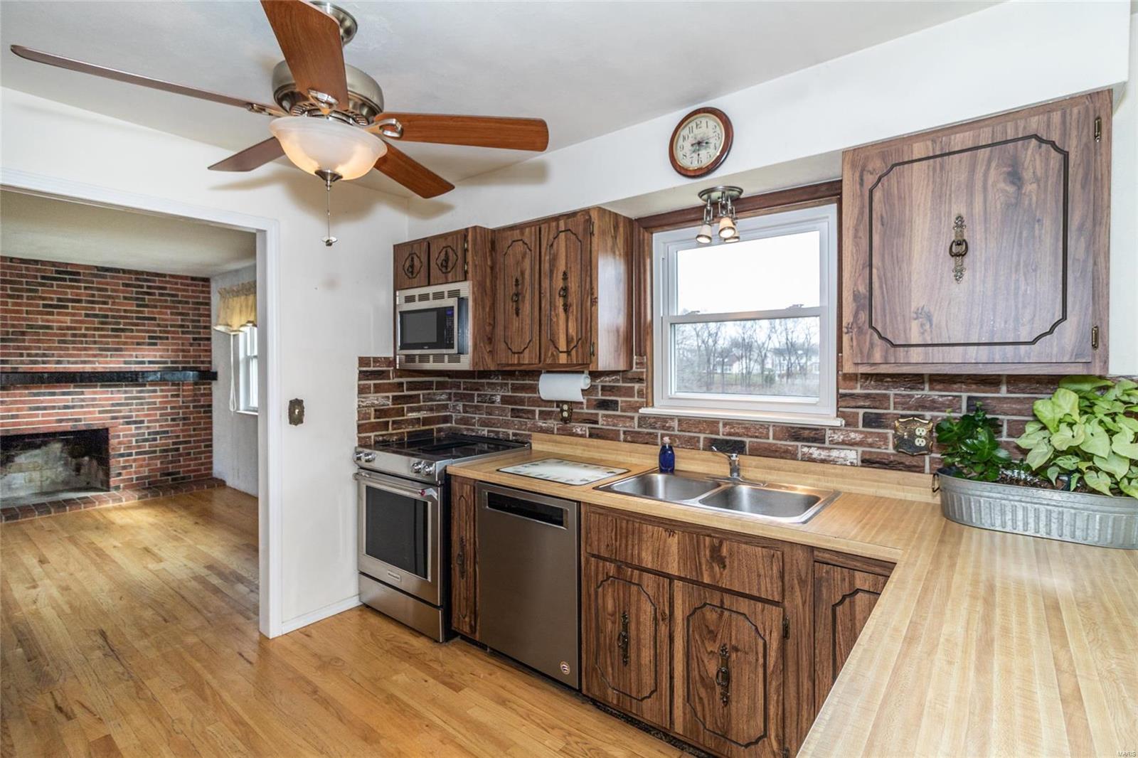 2114 Branch Road Fenton, MO 63026 - Photo 7 of 41
