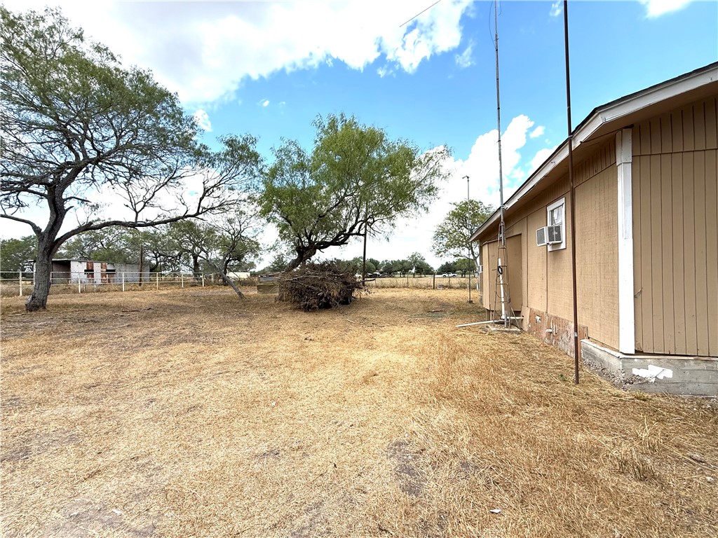 147 County Road 153 Alice, TX 78332 - Photo 4 of 23