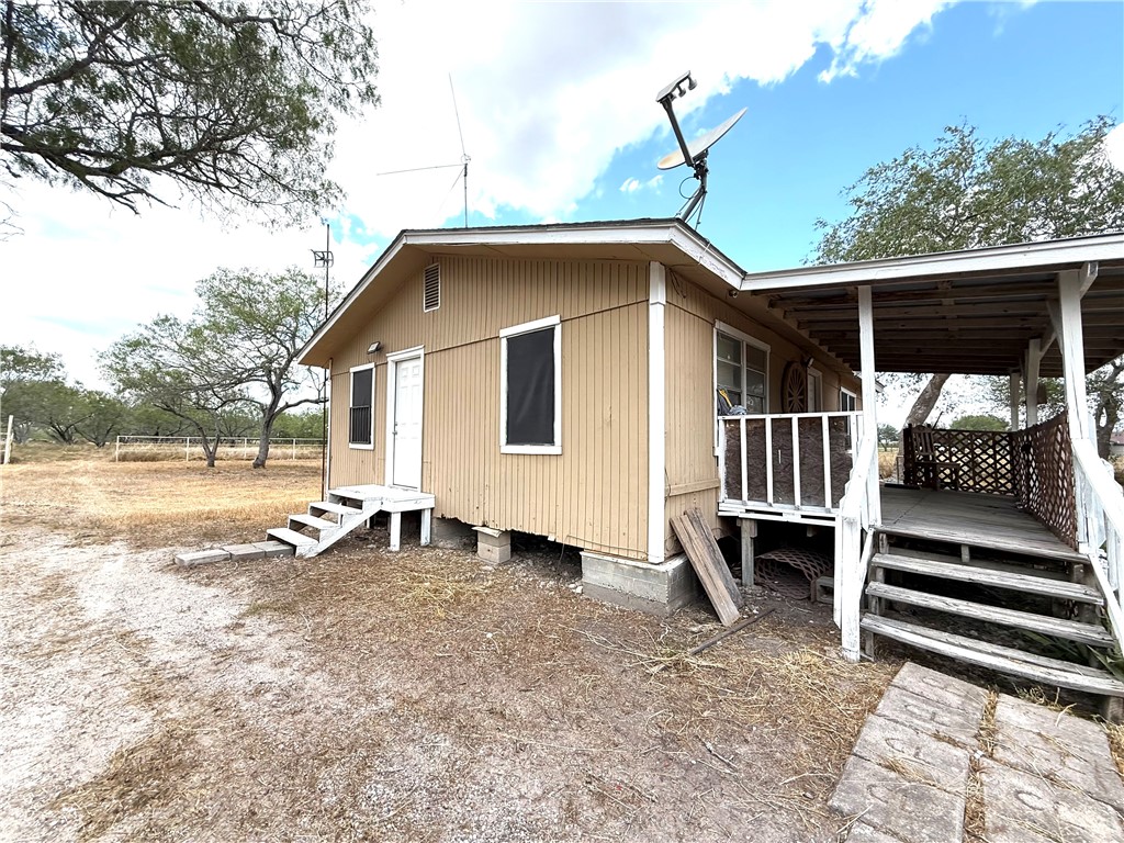 147 County Road 153 Alice, TX 78332 - Photo 9 of 23 a backyard of a house with table and chairs