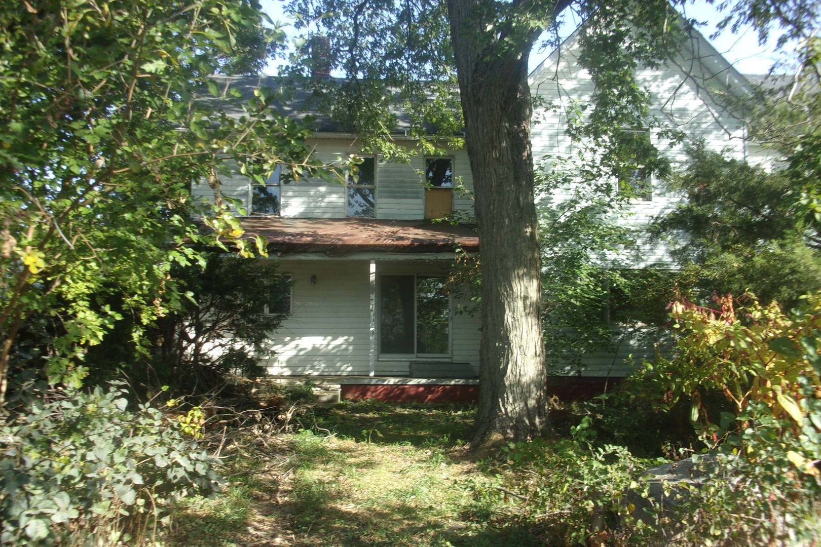 34812 North 880 E Road Potomac, IL 61865 - Photo 1 of 8 a view of a house with a tree