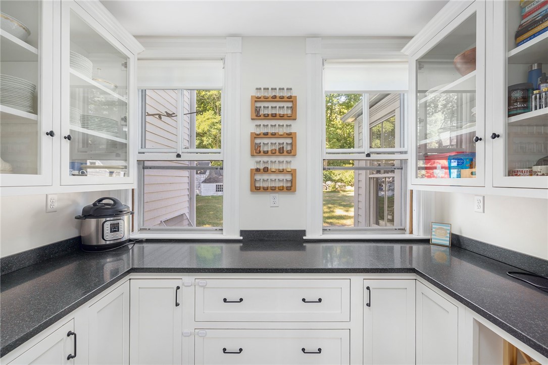 60 Poppasquash Road Bristol, RI 02809 - Photo 14 of 42