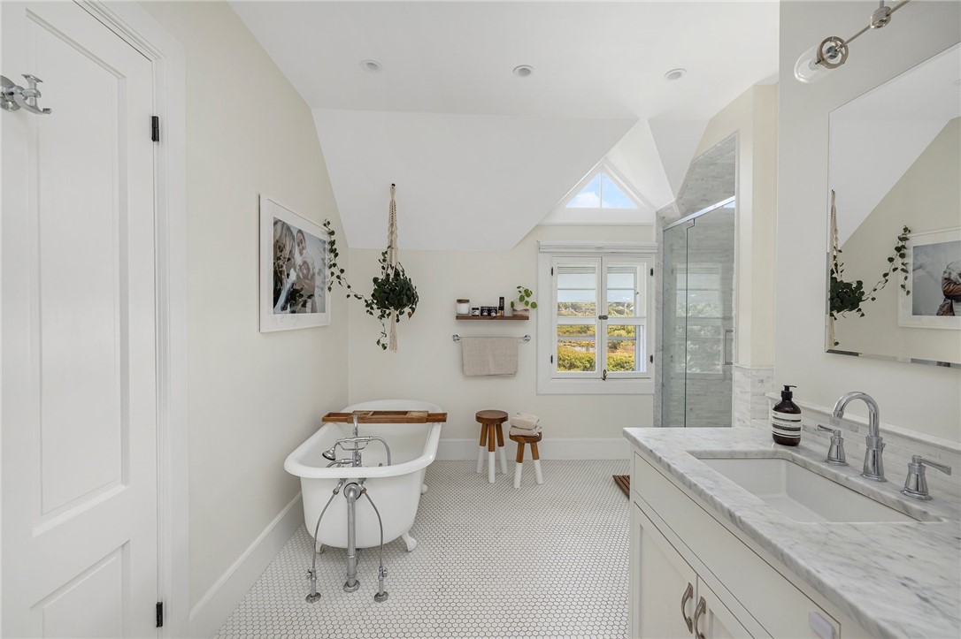 60 Poppasquash Road Bristol, RI 02809 - Photo 20 of 42