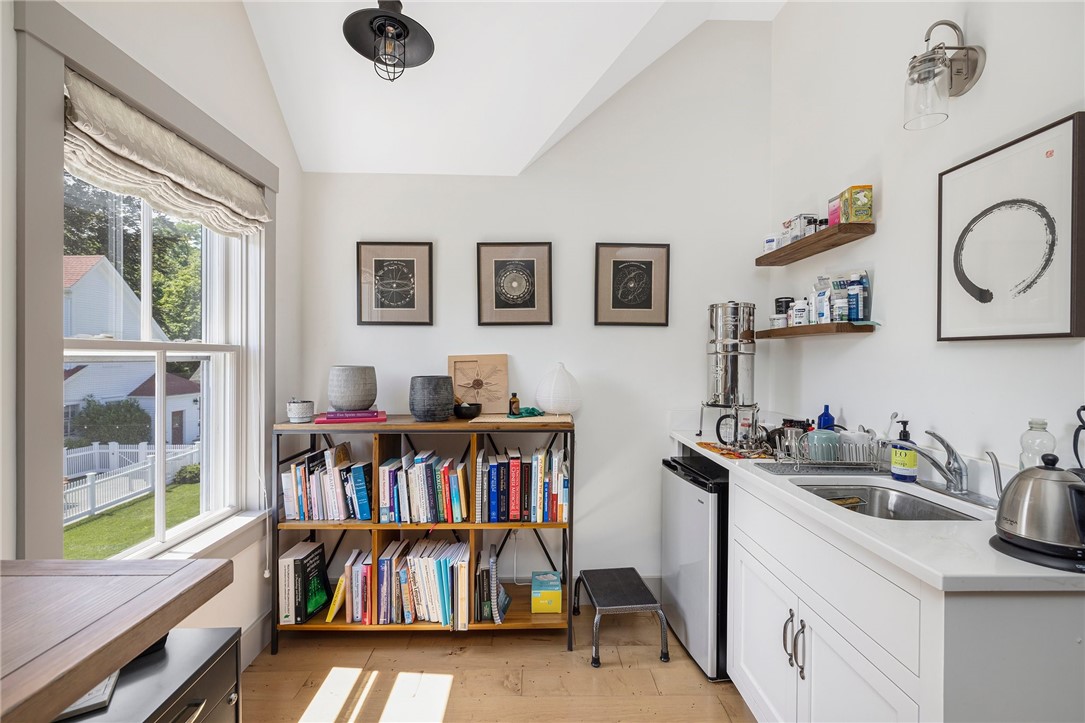 60 Poppasquash Road Bristol, RI 02809 - Photo 35 of 42