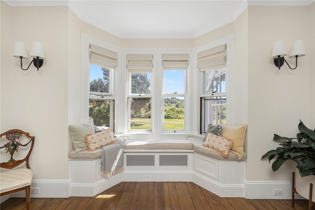 60 Poppasquash Road Bristol, RI 02809 - Photo 7 of 42