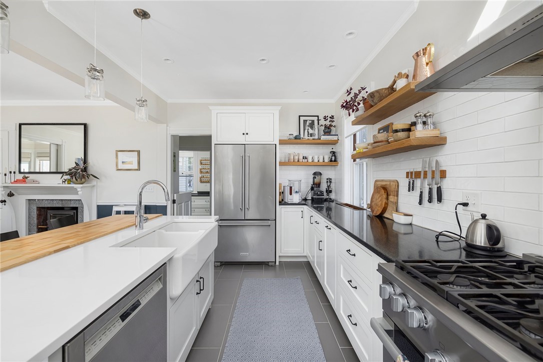 60 Poppasquash Road Bristol, RI 02809 - Photo 8 of 42