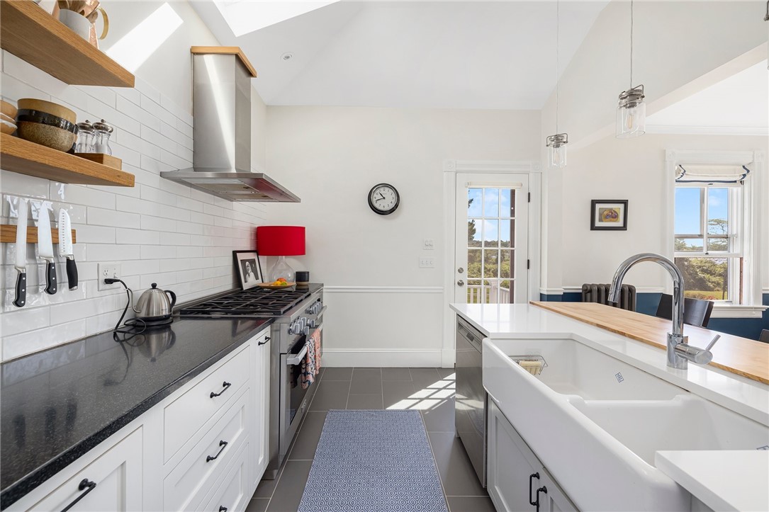 60 Poppasquash Road Bristol, RI 02809 - Photo 9 of 42